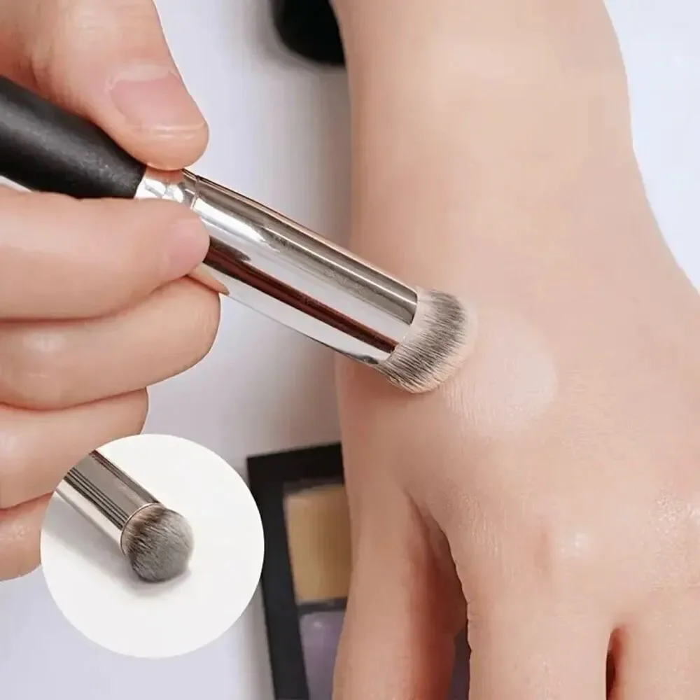 NWT Kabuki Multi-Purpose Face Makeup Brush Blending, Buffing, Flawless Finish